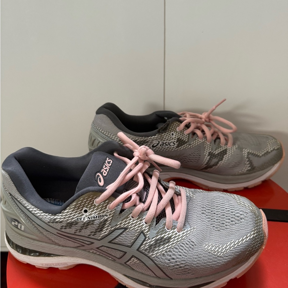 Asics Gel-Nimbus 20 Women's Size 9.5 Running Shoes Gray Pink
